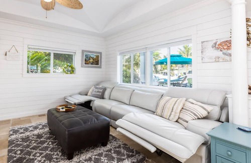 Venetian Shores Casa | The Turtle Nest | Pet Friendly! "Venetian Shores"