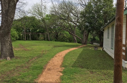 Granbury Cabaña | The Tuscan Cottage at Travis Street Cottages