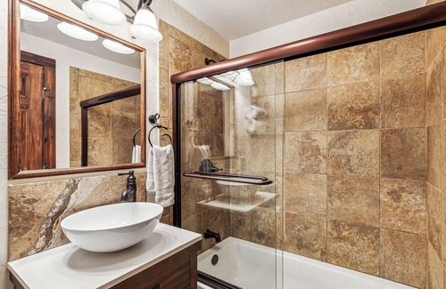 Granbury Cabaña | The Tuscan Cottage at Travis Street Cottages