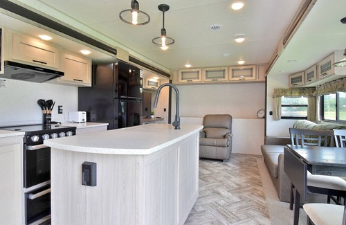 Decatur Alquiler De RV | The Twin Pines Escape