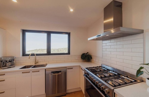 Sumner Casa | The Ultimate Cecil Wood Stay - Hot Tub, BBQ & Views