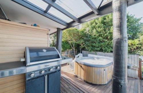 Sumner Casa | The Ultimate Cecil Wood Stay - Hot Tub BBQ & Views