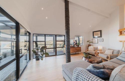 Sumner Casa | The Ultimate Cecil Wood Stay - Hot Tub BBQ & Views