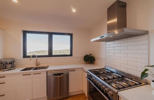 Sumner Casa | The Ultimate Cecil Wood Stay - Hot Tub BBQ & Views