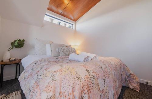 Sumner Casa | The Ultimate Cecil Wood Stay - Hot Tub BBQ & Views