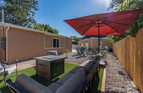 South Salt Lake Apartamento | The Ultimate SLC Studio - Fireplace - Hot Tub - Firepits-Shared Backyard+Parking