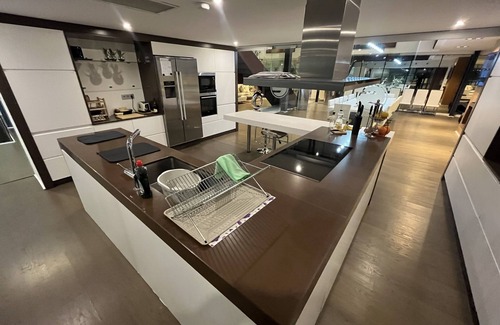 Gojar Villa | Villa lujosa y contemporánea en Granada, España