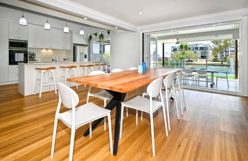 Mooloolaba Casa | The Ultimate - Waterfront Luxury at Mooloolaba ZC2