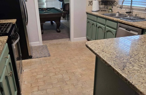 Mobile Casa | The University of South Alabama Poolside Getaway