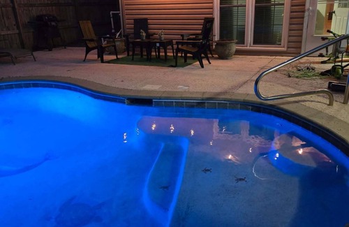 Mobile Casa | The University of South Alabama Poolside Getaway