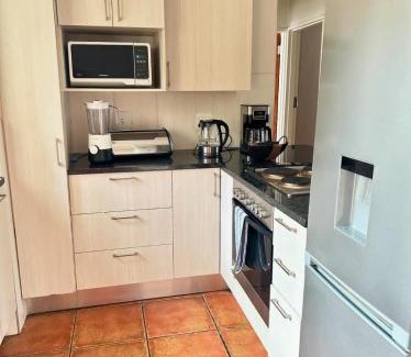 Die Hoewes Apartamento | The Urban Dessert "Comfort and Convenience Merged"