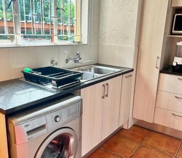 Die Hoewes Apartamento | The Urban Dessert "Comfort and Convenience Merged"