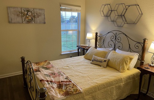 Brentwood Otro | The Urban Edge Farm Home