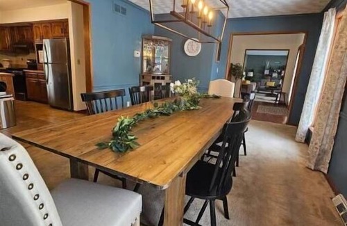 Fowler Casa | The Urban Lake House: Near Avalon Grand Resort