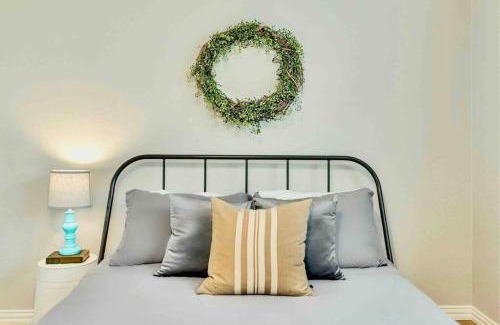 Old East Dallas Apartamento | The Urban Nook Arboretum Tickets Included
