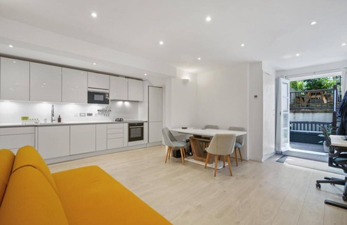 Forest Gate Apartamento | The Urban Oasis - Stunning 2BDR home with Private Patio