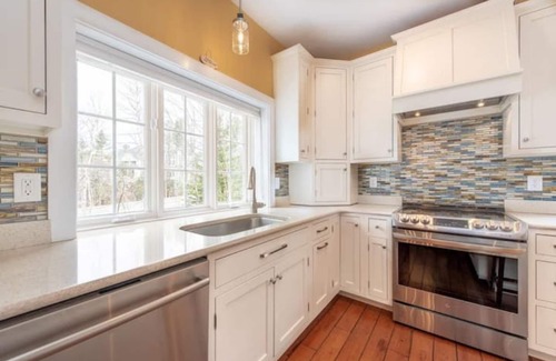 Waterville Valley Casa | The Valley Estate - Ice Arena - Biking - Weddings - Walk to Town Square!
