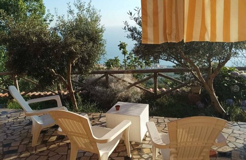 Paola Apartamento | The Valley of the Cherries is a farmhouse that overlooks the sea