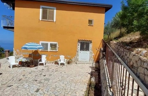 Paola Apartamento | The Valley of the Cherries is a farmhouse that overlooks the sea