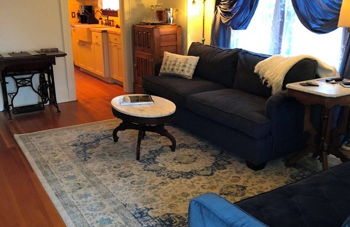 Newberg Cabaña | The Valley Wine Cottage - Midterm Rental for Winemakers/George Fox Alumni, etc.