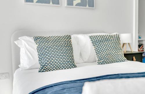 Coombe Hill Apartamento | The Van Gogh Loft - By Raymond Properties