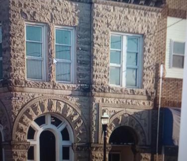 Fairfield Cama Y Desayuno | The Vault On Main-1800s Bank with OG Vault