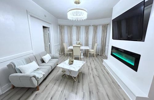 Forest Hill Apartamento | The Velvet Key near EWR airport &NYC