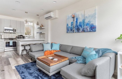 Fremont Casa | The Venture Cityscape by HomeSliceStays