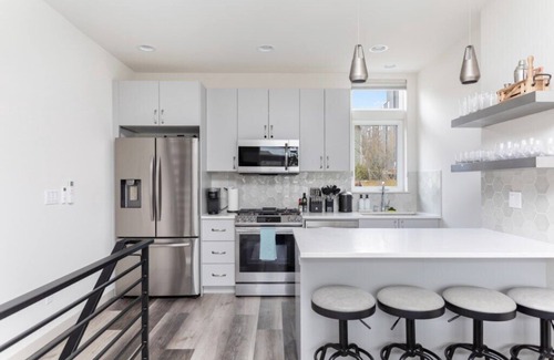 Fremont Casa | The Venture Cityscape by HomeSliceStays