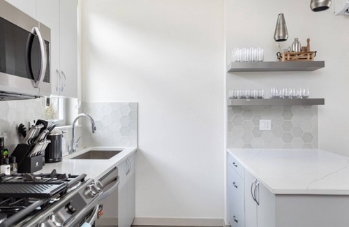 Fremont Casa | The Venture Cityscape by HomeSliceStays