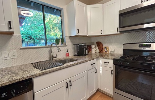 Blackshear-Prospect Hill Casa | The Vibe Yard - 3BR House + Yard