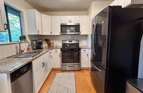 Blackshear-Prospect Hill Casa | The Vibe Yard - 3BR House + Yard
