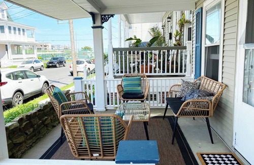 Ocean Grove Casa | THE VICTORIA - Stylish Home 6 Mins Walk to Beach, Beach Passes, Pet Friendly