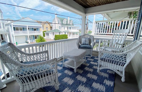 Ocean Grove Casa | THE VICTORIA - Stylish Home 6 Mins Walk to Beach, Beach Passes, Pet Friendly