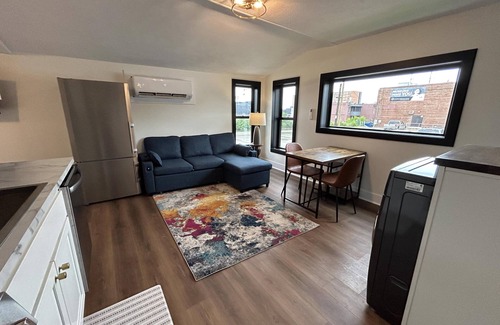 Nelson Apartamento | The Victorian Queen Getaway – Walkable, Washer/Dryer, Downtown Charm