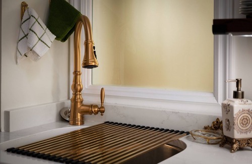 Orchard District Apartamento | The Victorian Story at Midtown Manor