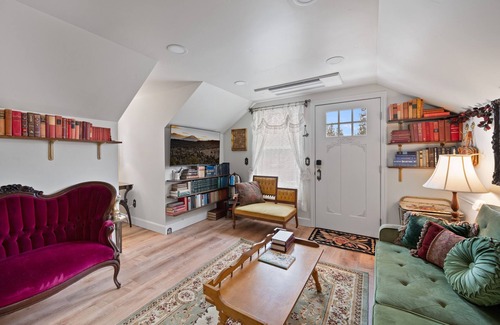 Orchard District Apartamento | The Victorian Story at Midtown Manor