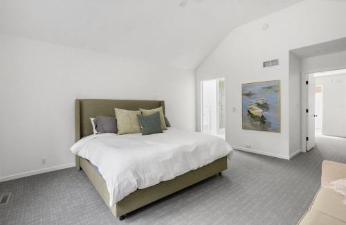 Wooded Estates Casa | The Victory Lounge - 3B 3BA - Close to ND