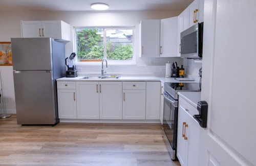 Abbotsford Casa | The Vida | Cozy, Pet-Friendly 1-Bed Hideaway
