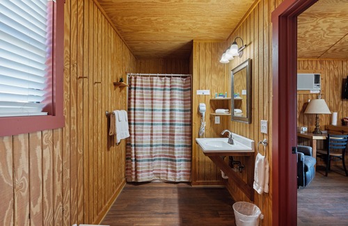 Medina Cabina | The View Cabin: Texas Hill Country Resort /w Pool