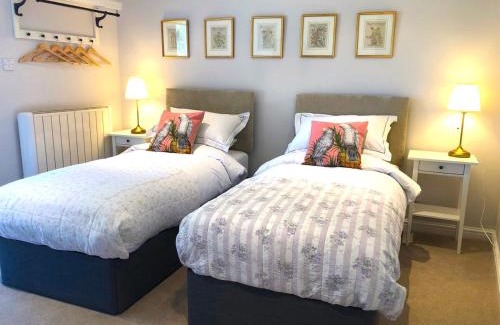 Nunney Casa | The View Cottage - Tennis Court - Nr Frome, Longleat
