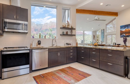 Uptown Sedona Casa | The Viewpoint by AvantStay | Luxe Home + Spa/Views