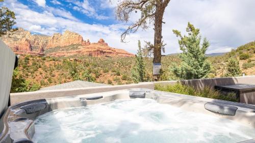 Uptown Sedona Casa | The Viewpoint by AvantStay Luxe Home SpaViews
