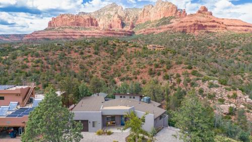 Uptown Sedona Casa | The Viewpoint by AvantStay Luxe Home SpaViews
