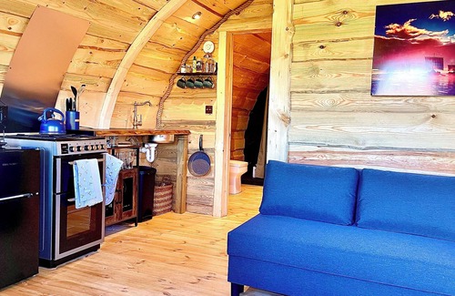 Bontnewydd Cabina | The Viking Lodge with Sauna