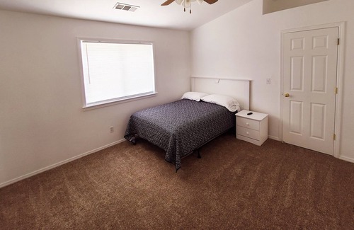 Porterville Casa | The Villa 232 - 5bedroom/6Beds/2MasterBedrooms/3Bath w/ Pool