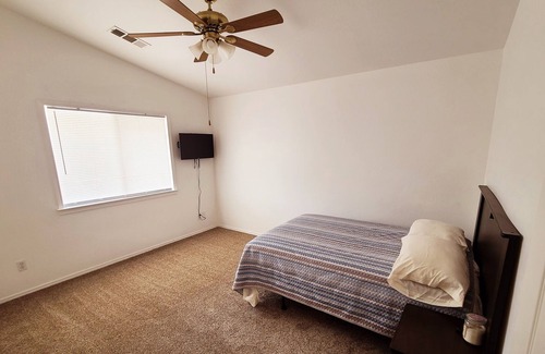 Porterville Casa | The Villa 232 - 5bedroom/6Beds/2MasterBedrooms/3Bath w/ Pool