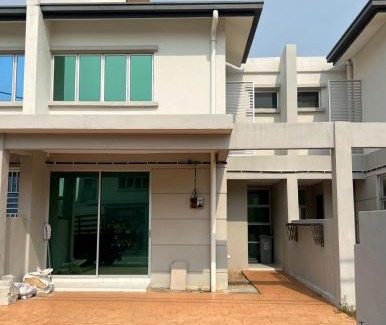 Alor Gajah Casa | The Villa AFamosa Double-Storey Retreat