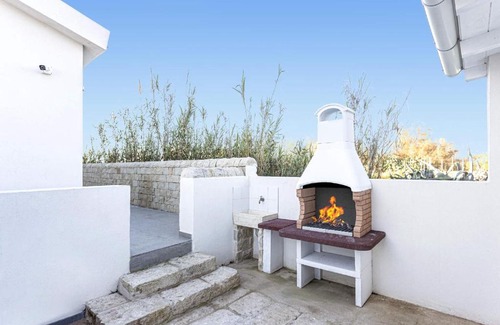 Municipio 5 Apartamento | The villa offers a spacious, sea facing terrace ideal for taking in the stunning views