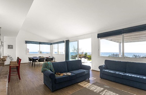 Municipio 5 Apartamento | The villa offers a spacious, sea facing terrace ideal for taking in the stunning views